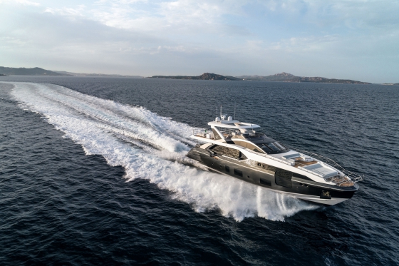 MAN Engines and Azimut