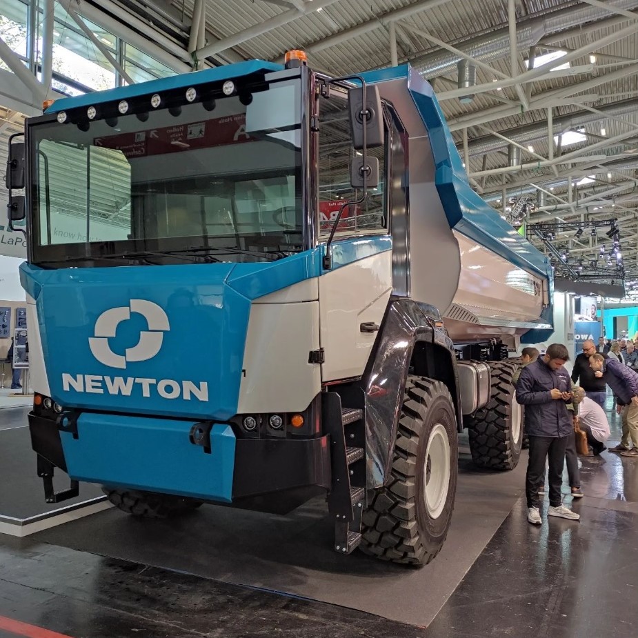 Newton Trucks opted for mtu 12.8 and 15.6 liters Diesel engines