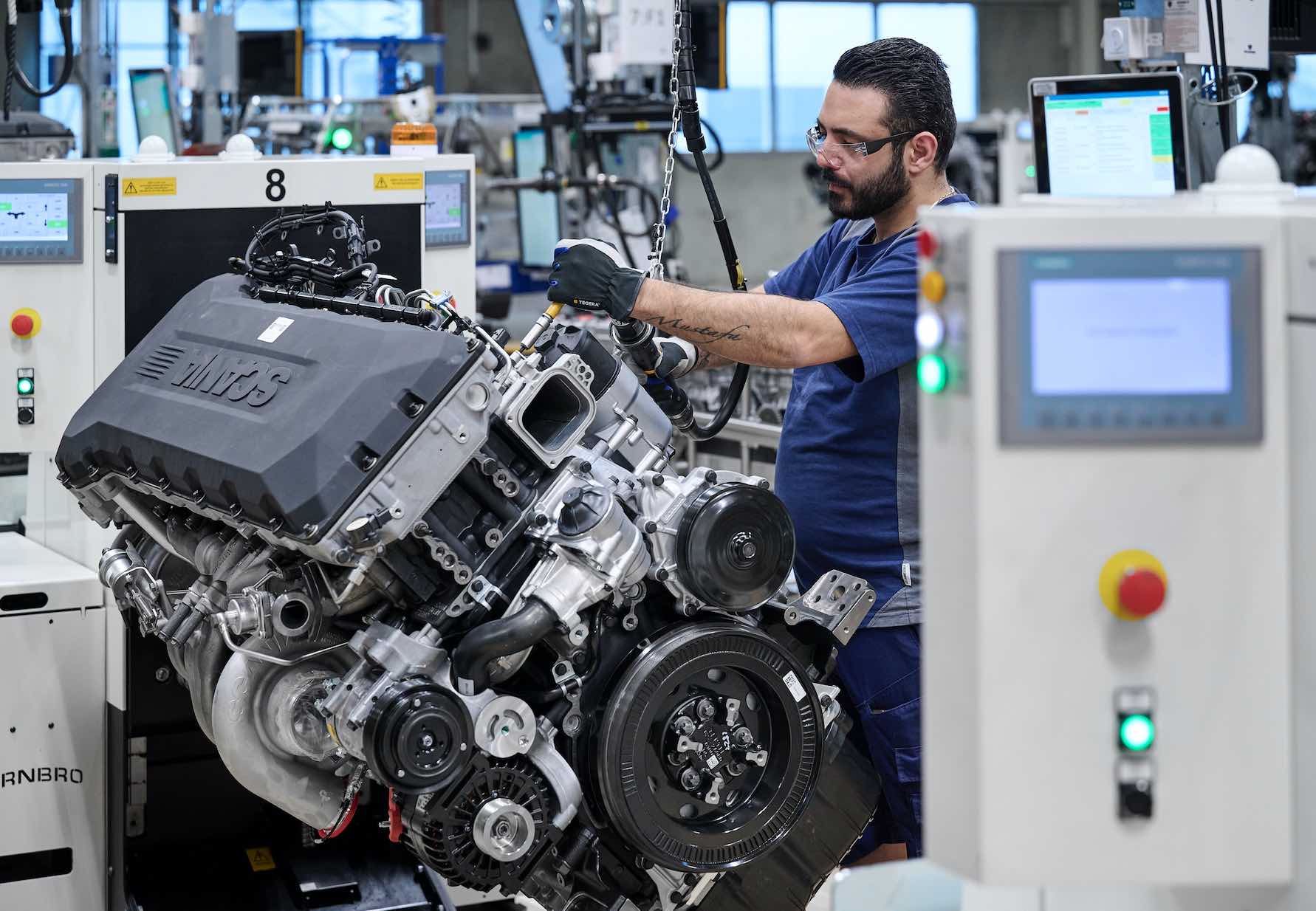 Scania's Super 11 cuts weight and AdBlue consumption